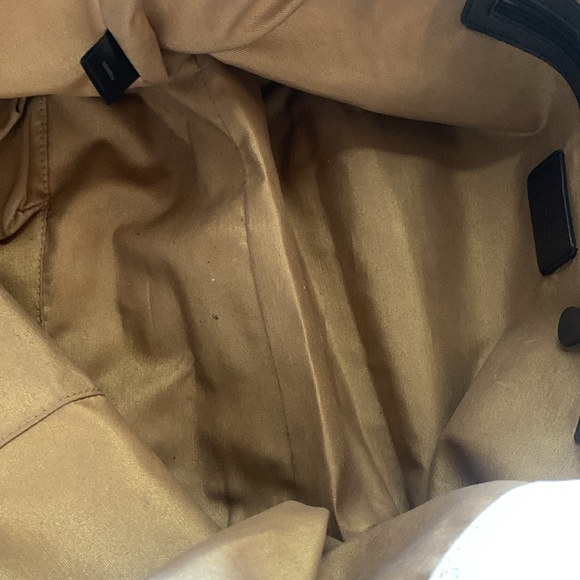 Antonio Melani white leather hobo bag with toggle closure - Picture 5 of 5